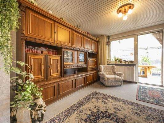 Wohnbereich mit Zugang zum Wintergarten