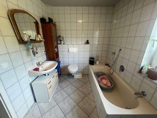 Großes Badezimmer
