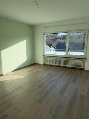 Helle Wohnung mit Fensterblick