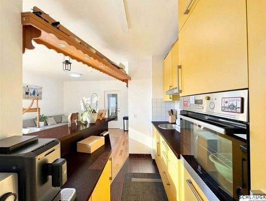 Moderne Küche mit Einbauküche