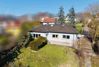 Südansicht von den Gebäuden mit Grundstück