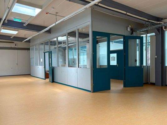 Halle mit Meisterbüro