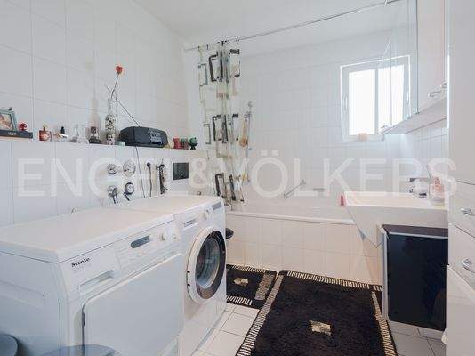 Badezimmer inkl. Badewanne und Dusche