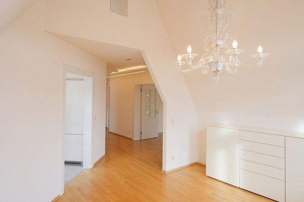 Blick zur Küche, Diele und Wohnzimmer