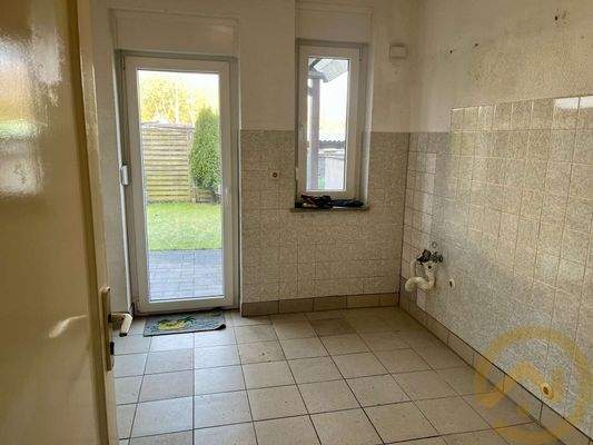 Erdgeschoss Küche mit Ausgang zum Garten