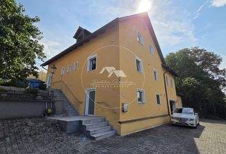 Zweifamilienhaus mit Garten