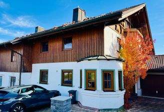 Hausansicht mit Eingangsbereich