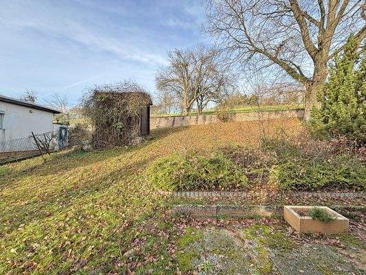 Garten oberhalb vom Haus