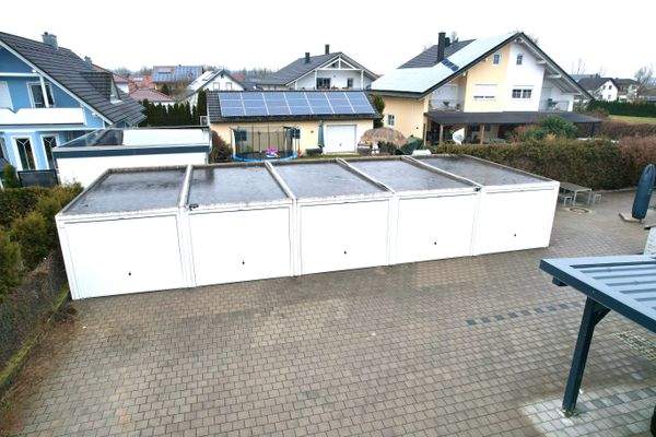 5 Garagen + 3 Carports