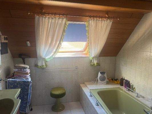 Bad im Dachgeschoss