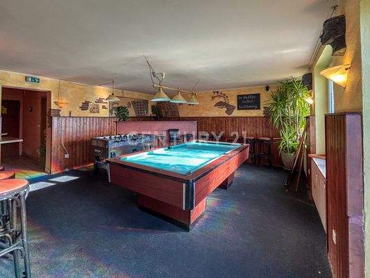 Billard im Kellergeschoss