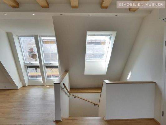 Wohnzimmer, Stiege in den Vorraum