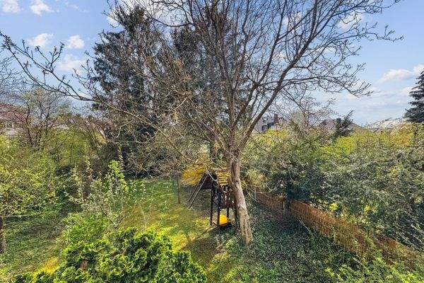 Ausblick in den Garten vom Dachgeschoss