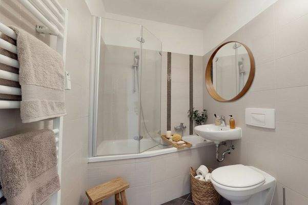 Bad mit Wanne - (Einrichtung visualisiert)