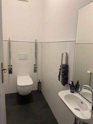 WC behindertengerecht.jpg