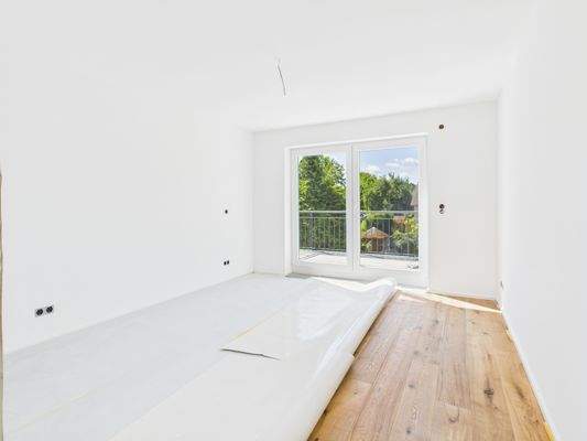 Zimmer 2 mit Balkonzugang