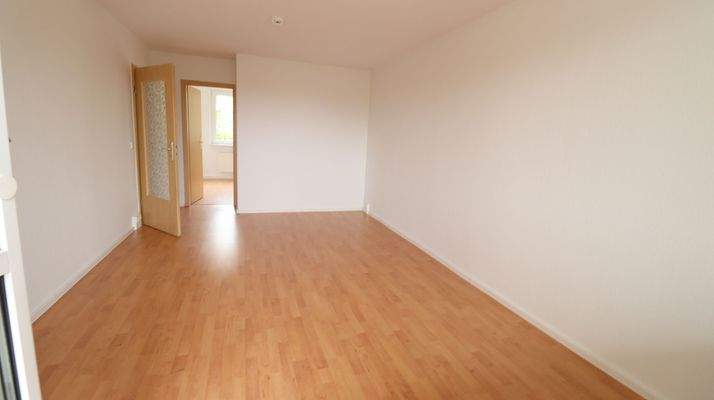 Wohnzimmer mit Balkon