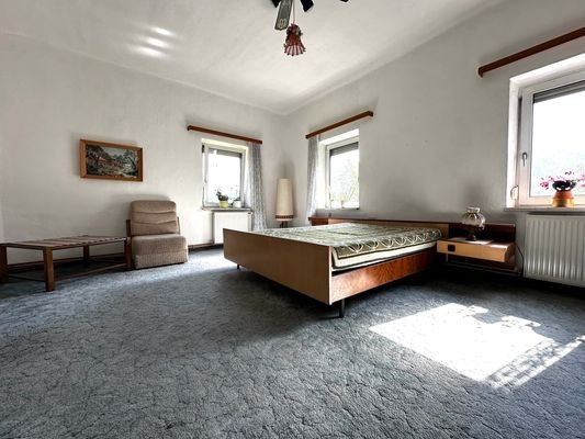 Schlafzimmer 1