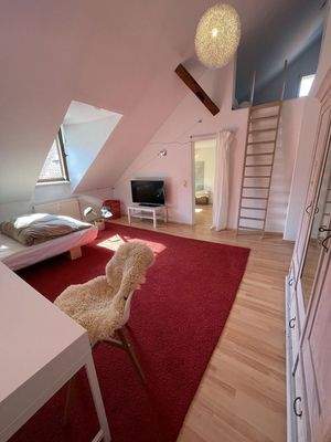 KINDERZIMMER MIT EMPORE