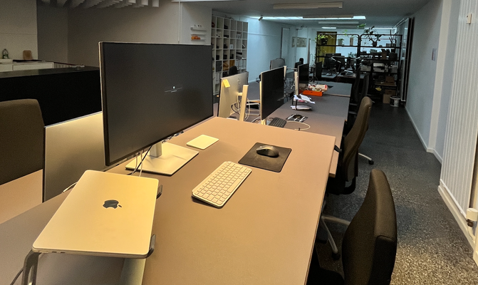 Eigener Schreibtisch im Open-Space