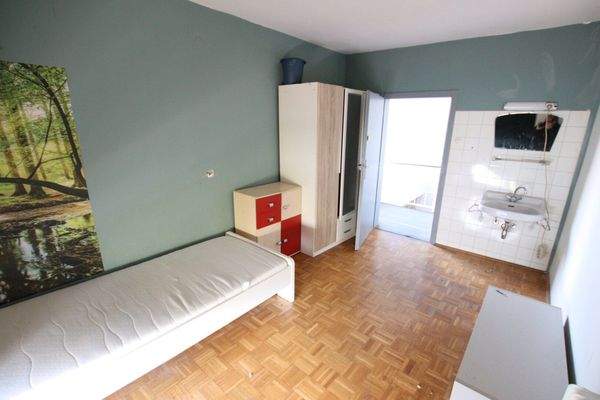 Wohn- und Geschäftshaus in Keutschach-Höflein mit 1.892m² Grundstück und 3 XXL-Garagen Nähe Rauschelesee mit vielen Verwendungsmöglichkeiten!