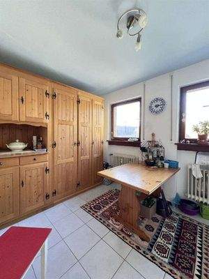 Große Küche mit Essplatz
