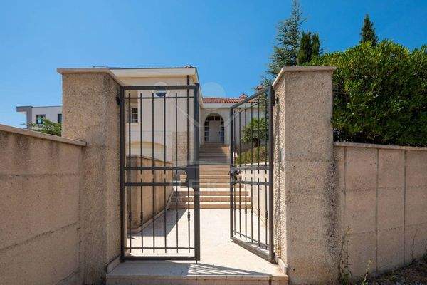 Das Exterieur strahlt bewundernswerte Ästhetik aus