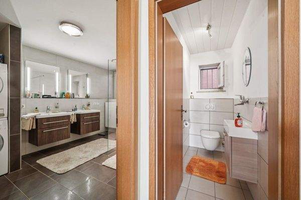 Badezimmer + Gäste WC Whg. 1