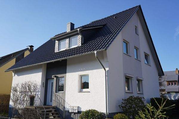 in gepflegtem Zweifamilienhaus