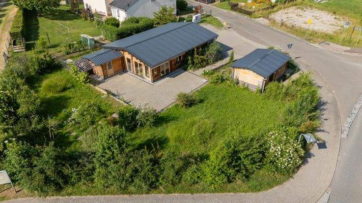 Grundstück mit Gebäuden