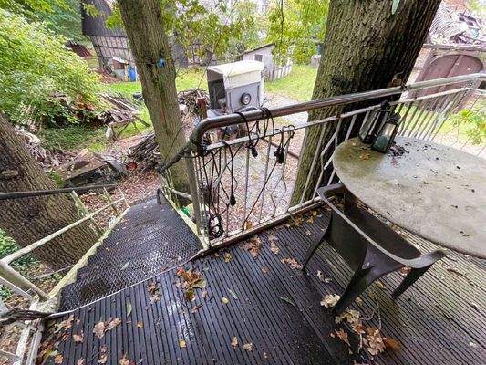 Treppenaufgang Nebengbeäude mit Garage und Hobby-W