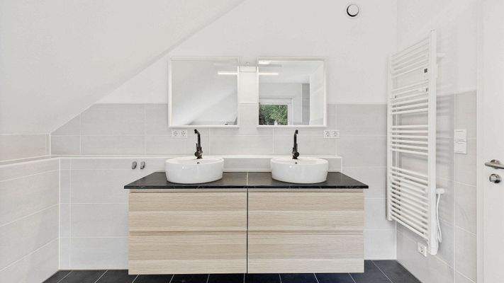 OG großes Tageslichtbad