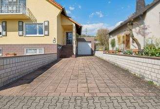 Hofeinfahrt zur Garage