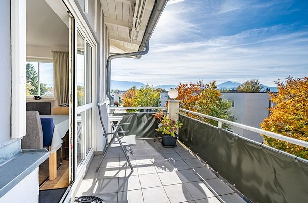 Südwestbalkon mit Bergblick