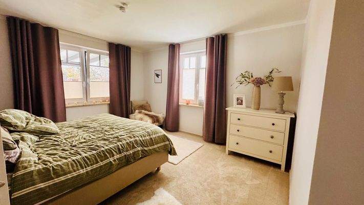 Schlafzimmer 1 - EG.JPG