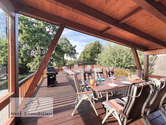 Teilüberdachte Terrasse