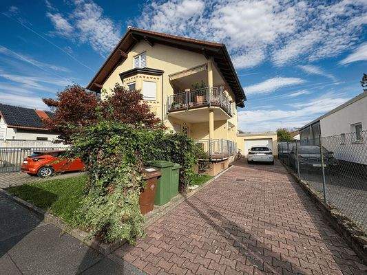 Einfahrt Wohnhaus
