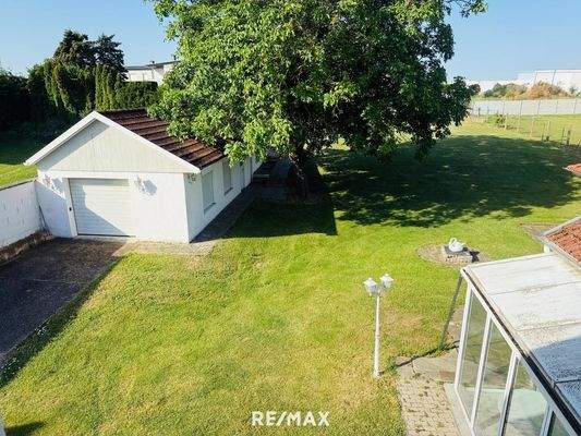 Blick vom OG auf das Grundstück