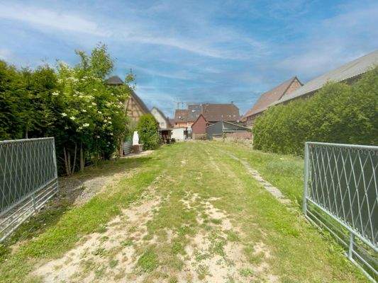 Einfahrt zum Baugrundstück