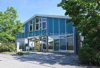 Außenansicht mit Stellplatz 