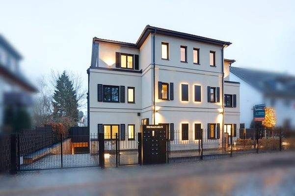 Beleuchtete Außenansicht