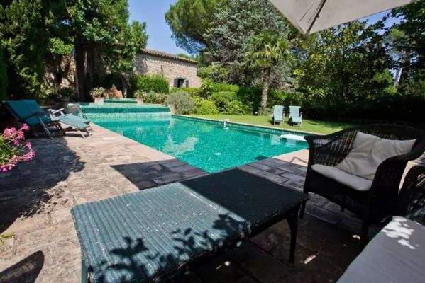 salon d'été et piscine