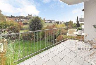 Südwestbalkon mit freien Blick auf die Liobakirche und in die "Grüne Lunge" von Petersberg