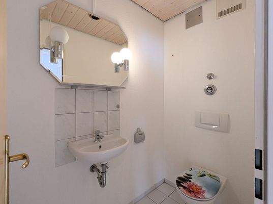 Separates WC im Eingangsbereich