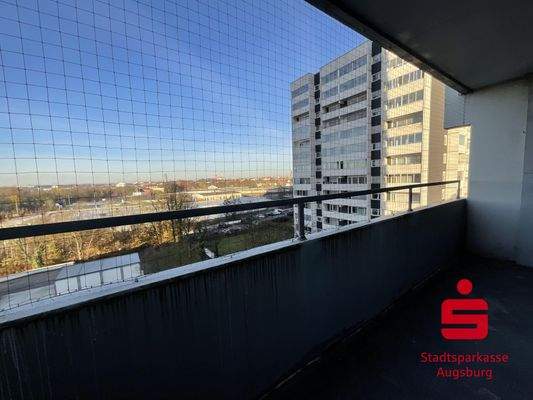 Balkon mit Blick in die Stadt