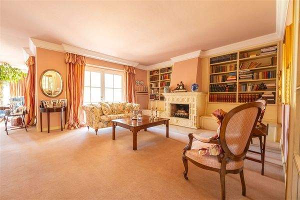 Kaminzimmer mit stilvoller Atmosphäre