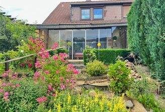 [1] Rückansicht mit Garten