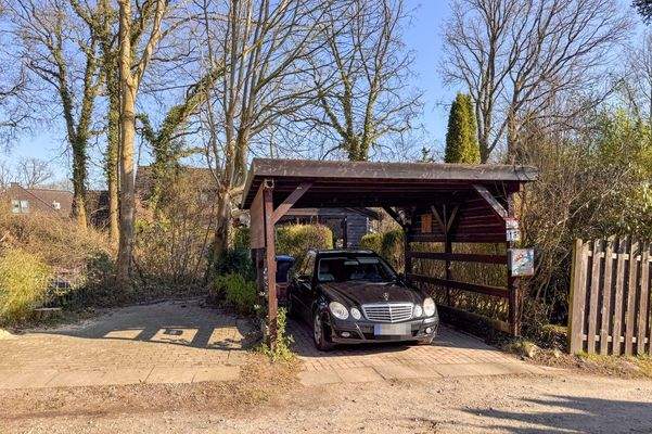 Carport u. Freiplatz