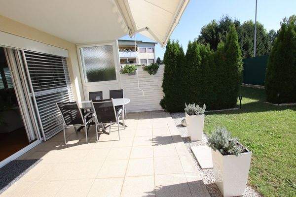 Traumhafte, neuwertige 3 Zi Gartenwohnung mit 400m² Eigengarten in Waidmannsdorf mit Tiefgarage