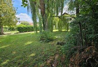 Großzügiges Grundstück